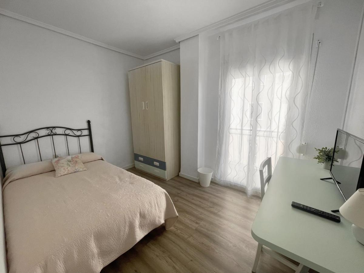 Slow Room Valencia บาเลนเซีย ภายนอก รูปภาพ