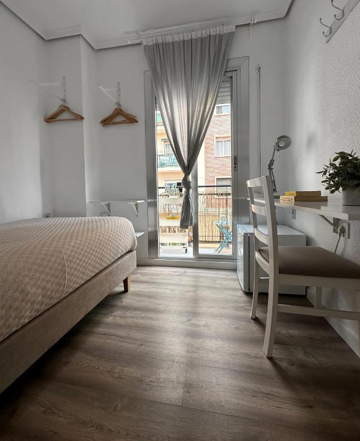 Slow Room Valencia บาเลนเซีย ภายนอก รูปภาพ